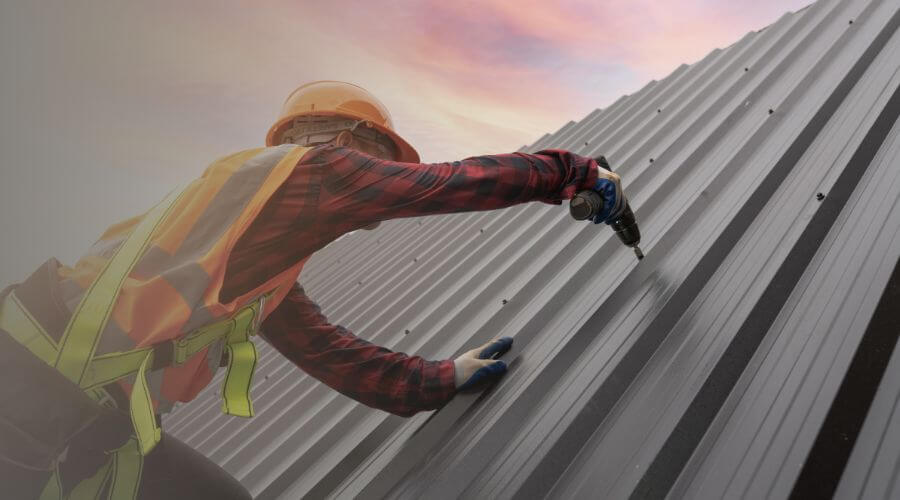 Professional gutter cleaning in Castana, IA